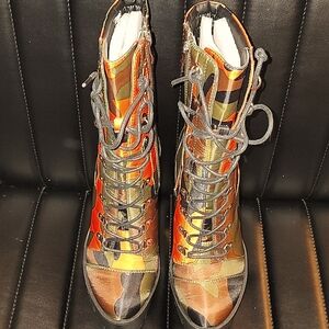 AZALEA WANG PLATFORM CAMO BOOTS WOMEN'S 8.5
